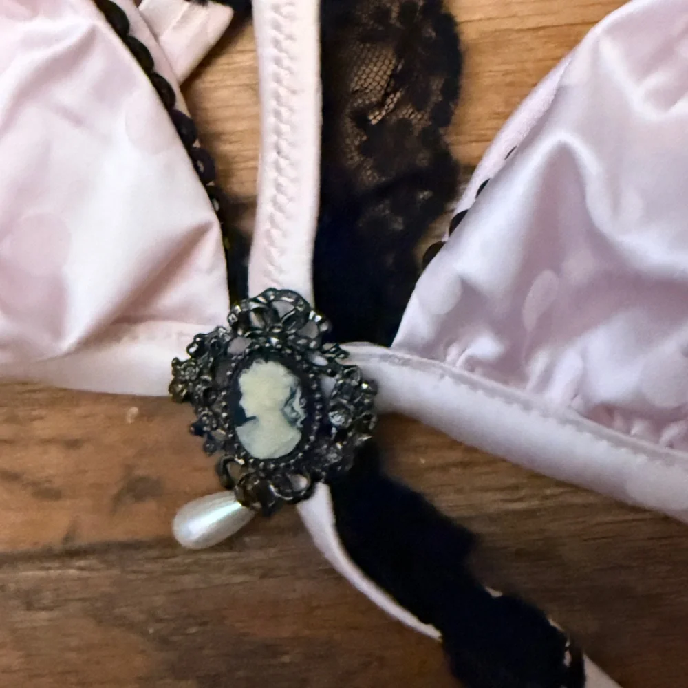 Beach Bunny Lady Marmalade Bikini Top nwot